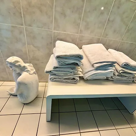 Magisches Doppelzimmer Mit Atemberaubender Wasserfall-wand In Accommodatie bij particulieren *