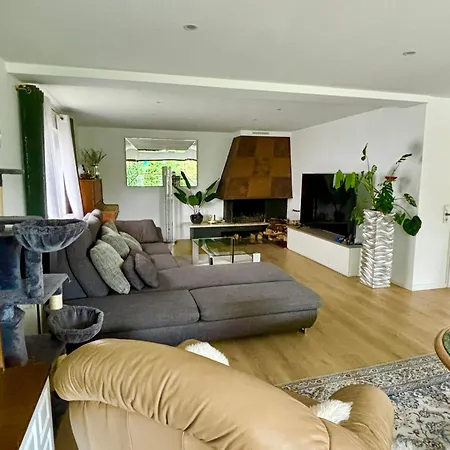 Magisches Doppelzimmer Mit Atemberaubender Wasserfall-wand In Homestay Seligenstadt