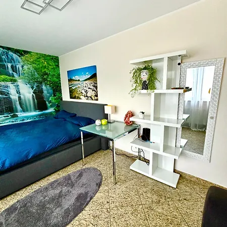 Accommodatie bij particulieren Magisches Doppelzimmer Mit Atemberaubender Wasserfall-wand In Seligenstadt