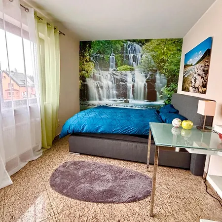 Homestay Magisches Doppelzimmer Mit Atemberaubender Wasserfall-wand In Seligenstadt