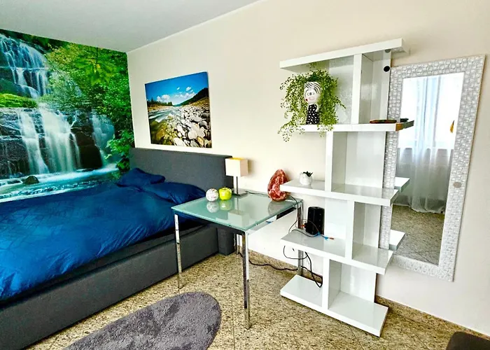 Quarto em Acomodações Particulares Magisches Doppelzimmer Mit Atemberaubender Wasserfall-wand In Seligenstadt